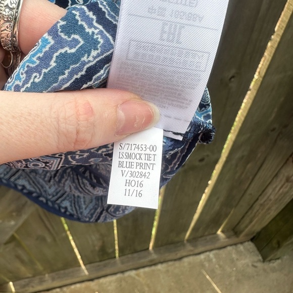 Gap Blue Geometric Patterned Smock Neck Tassel Tie Neckline Loose Fit Blouse - Picture 6 of 7